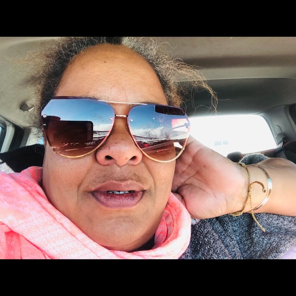 Meet your Posher, Andrea - Picture 3 of 4